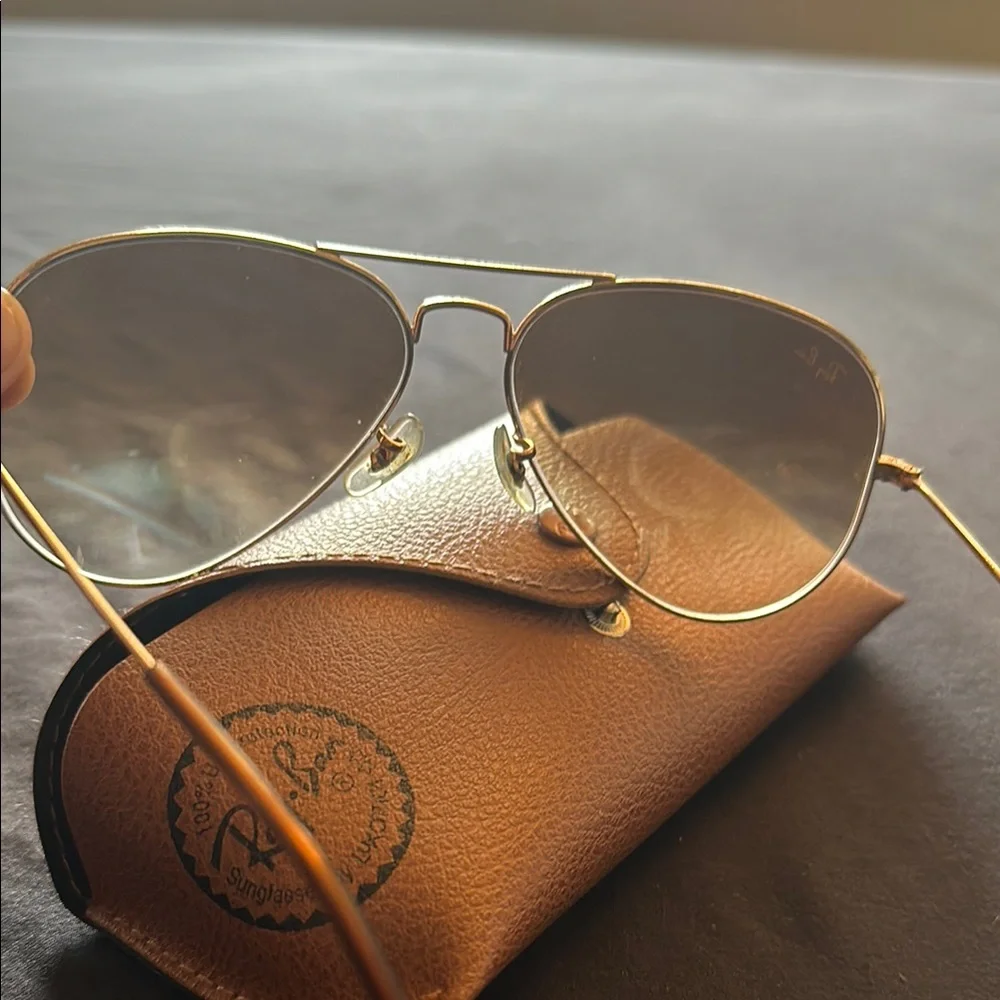 Ray-Ban Gold Aviator Sunglasses - Picture 3 of 4